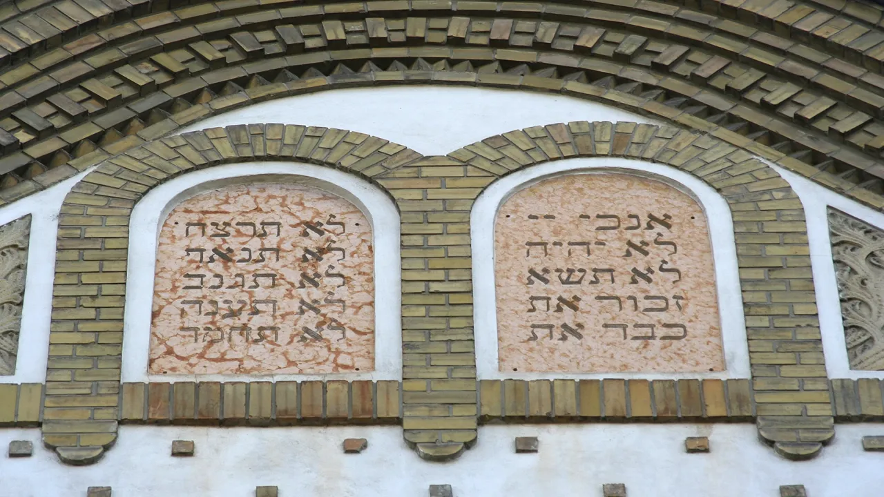 Sind die 10 Gebote evangelisch oder katholisch?