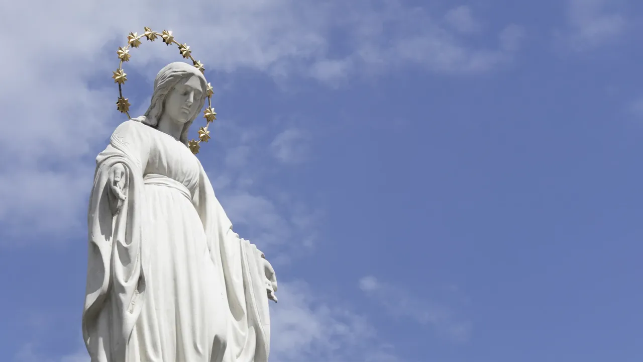 Warum beten manche zu Jesus und Maria und nicht direkt zu Gott?
